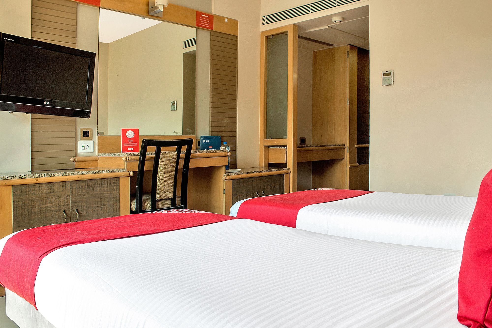 Oyo 11089 Hotel Deccan 8 ปูเน่ ภายนอก รูปภาพ