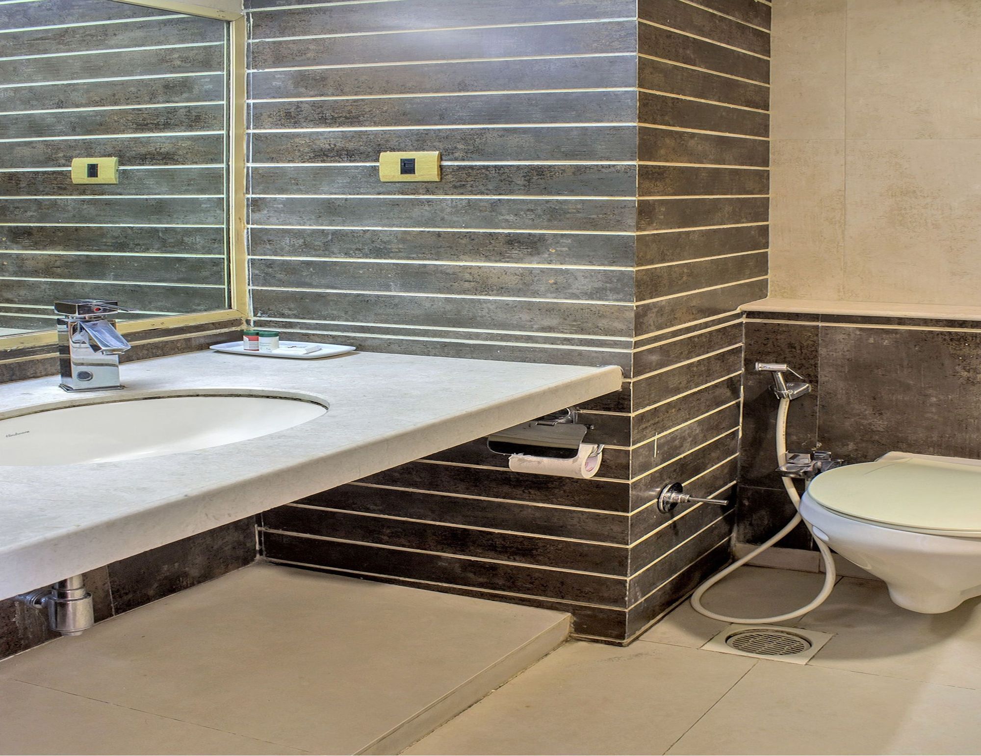 Oyo 11089 Hotel Deccan 8 ปูเน่ ภายนอก รูปภาพ
