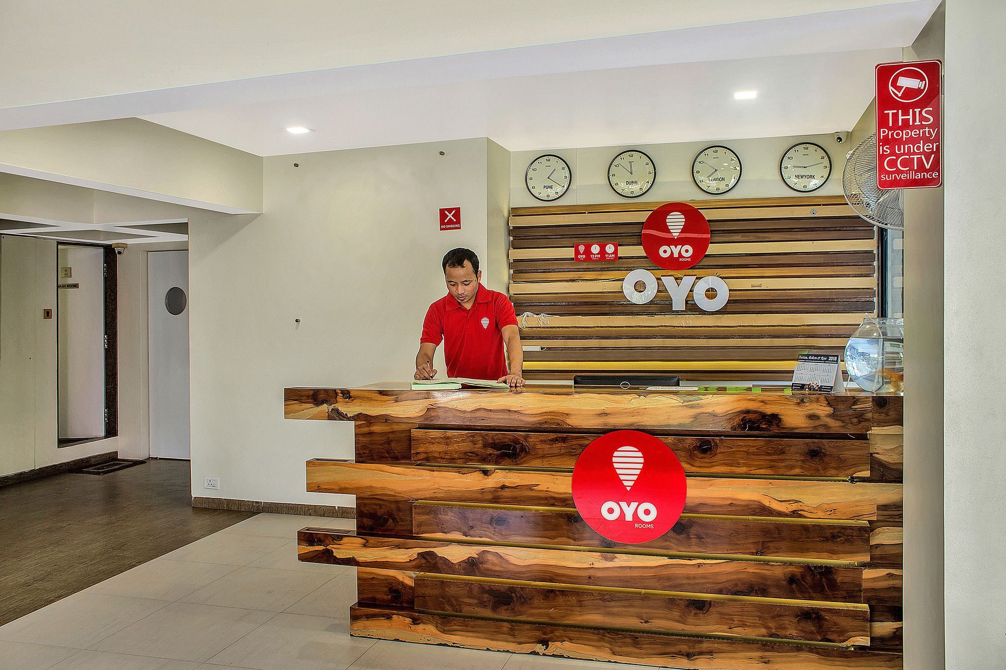 Oyo 11089 Hotel Deccan 8 ปูเน่ ภายนอก รูปภาพ